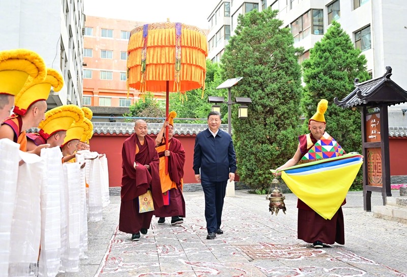 习近平在青海考察 (11).jpg